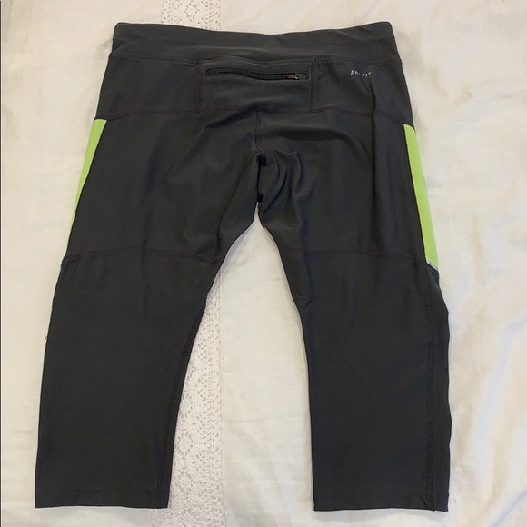 Nike Dri-Fit Crop Leggings - Picture 3 of 5